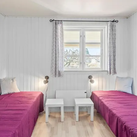 3 Bedroom Beautiful In בית נופש