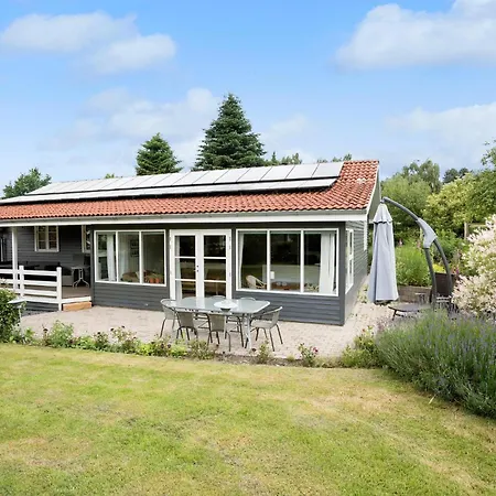 3 Bedroom Beautiful In بيت للعطل