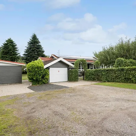 3 Bedroom Beautiful In فوردينغبورغ