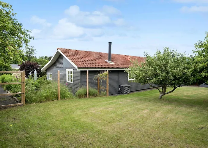 Dom wakacyjny 3 Bedroom Beautiful In